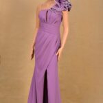 Robe mauve une manche avec fleur